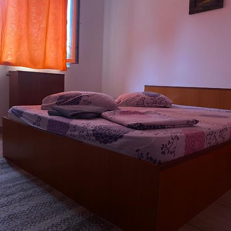 Villa Quiet Garden 1st Floor Bukarest Exterior foto